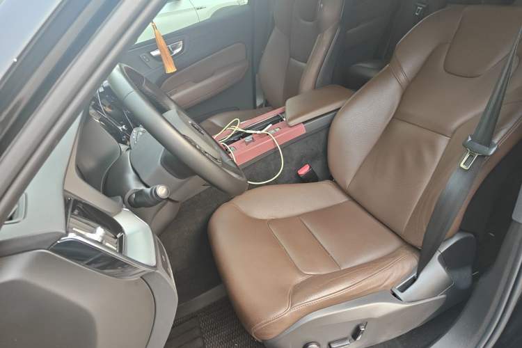 Used Volvo XC60 2025 B5 4x4 Smart Luxury Edition Left Front Seat