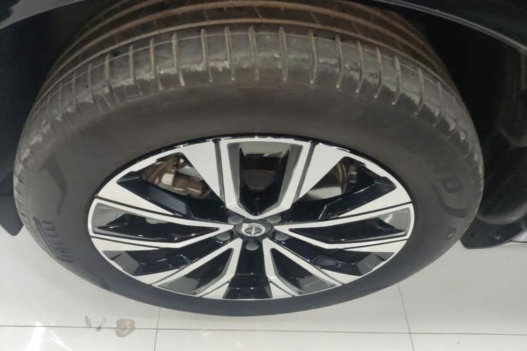 Used Volvo XC60 2025 B5 Four-Wheel Drive Smart & Advanced Luxury Edition Left Front Wheel Hub