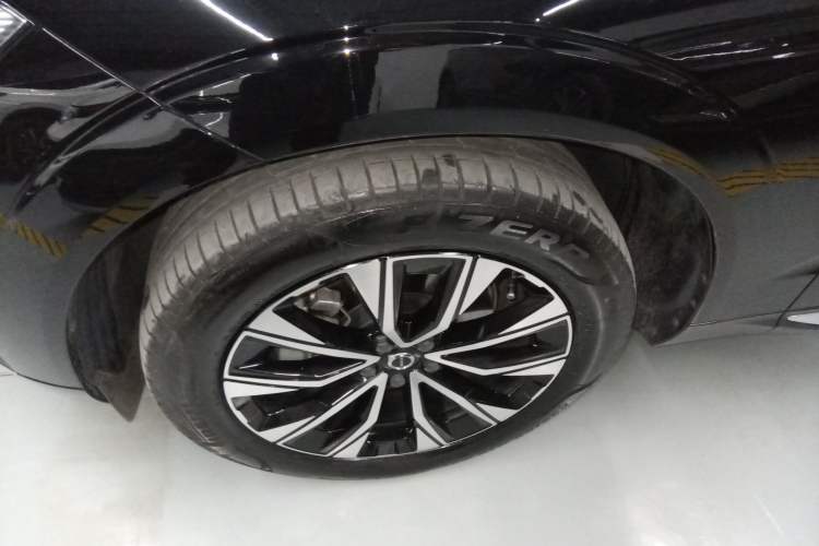 Used Volvo XC60 2025 B5 Four-Wheel Drive Smart & Advanced Luxury Edition Left Front Wheel Hub