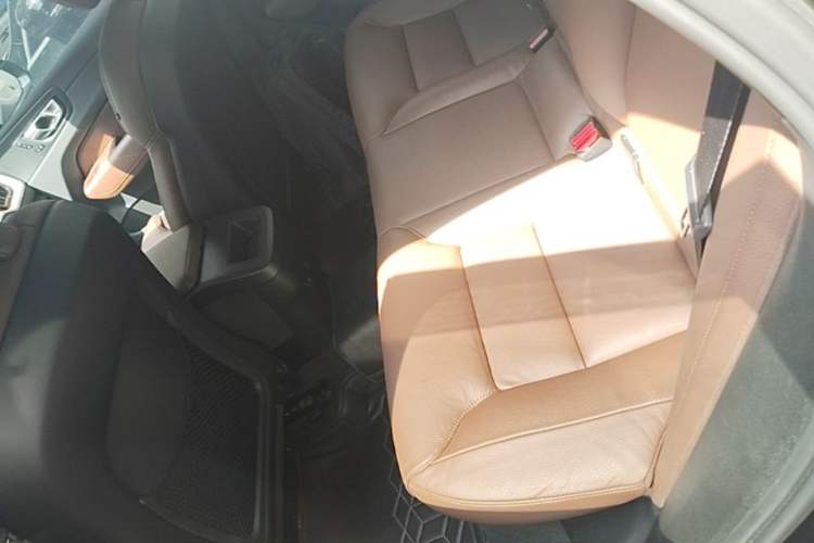 Used Volvo XC60 2025 B5 Four-Wheel Drive Smart & Advanced Luxury Edition Left Rear Seat