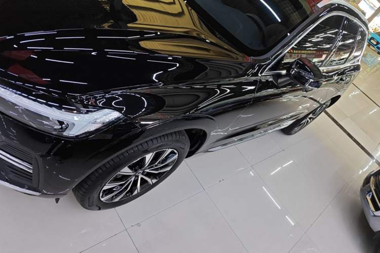 Used Volvo XC60 2025 B5 Four-Wheel Drive Smart & Advanced Luxury Edition Left Side