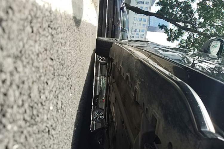 Used Volvo XC60 2025 B5 Four-Wheel Drive Smart & Advanced Luxury Edition Left Side Sill