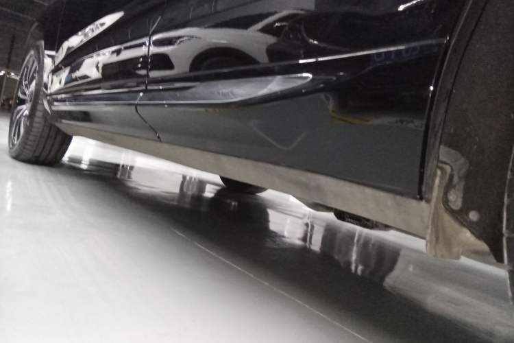 Used Volvo XC60 2025 B5 Four-Wheel Drive Smart & Advanced Luxury Edition Left Side Sill