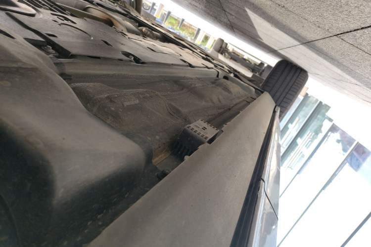 Used Volvo XC60 2025 B5 4x4 Smart Luxury Edition Left Side Sill