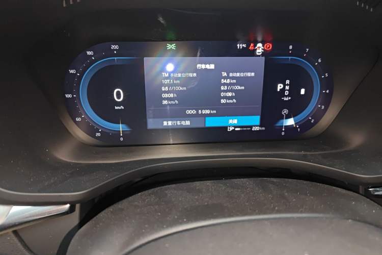 Used Volvo XC60 2025 B5 4x4 Smart Luxury Edition Odometer Close Up