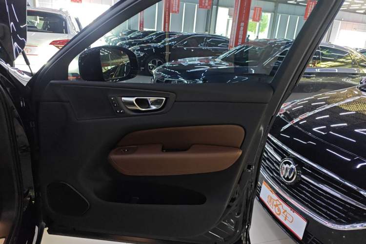 Used Volvo XC60 2025 B5 Four-Wheel Drive Smart & Advanced Luxury Edition Right Front Door Interior