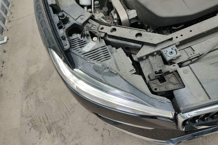 Used Volvo XC60 2025 B5 Four-Wheel Drive Smart & Advanced Luxury Edition Right Front Headlight