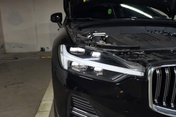 Used Volvo XC60 2025 B5 Four-Wheel Drive Smart & Advanced Luxury Edition Right Front Headlight