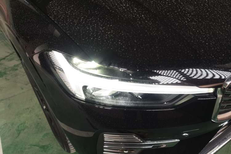 Used Volvo XC60 2025 B5 4x4 Smart Luxury Edition Right Front Headlight