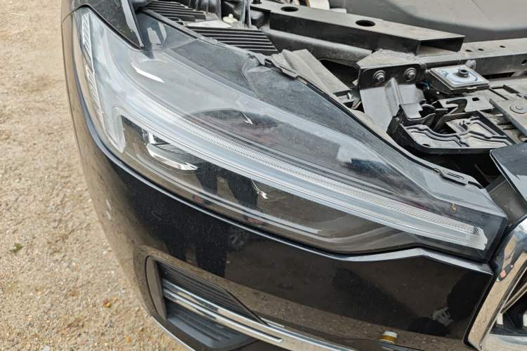Used Volvo XC60 2025 B5 Four-Wheel Drive Smart & Advanced Luxury Edition Right Front Headlight