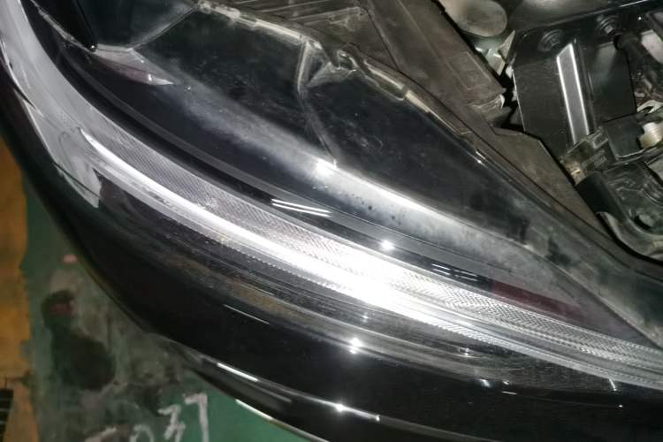 Used Volvo XC60 2025 B5 4x4 Smart Luxury Edition Right Front Headlight