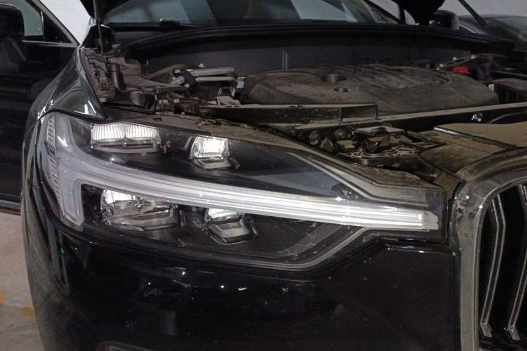 Used Volvo XC60 2025 B5 Four-Wheel Drive Smart & Advanced Luxury Edition Right Front Headlight