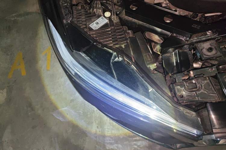 Used Volvo XC60 2025 B5 Four-Wheel Drive Smart & Advanced Luxury Edition Right Front Headlight