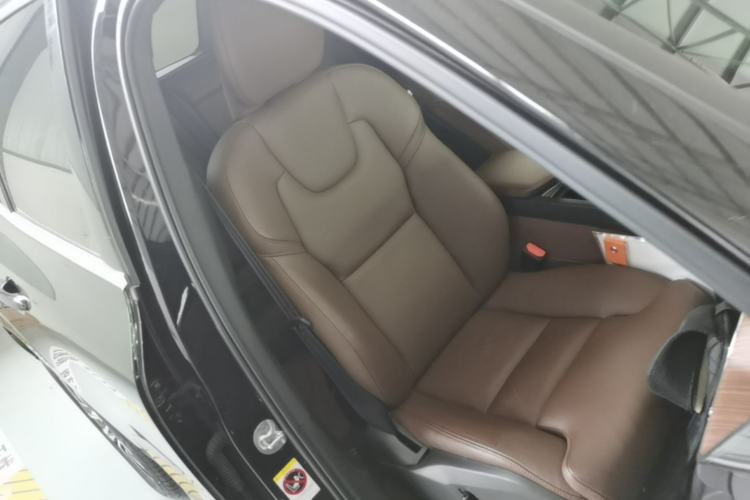 Used Volvo XC60 2025 B5 Four-Wheel Drive Smart & Advanced Luxury Edition Right Front Seat