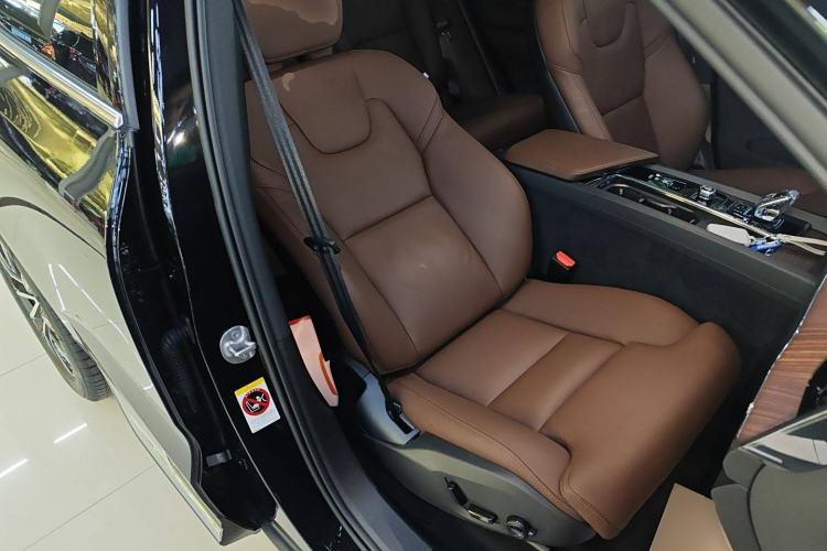 Used Volvo XC60 2025 B5 Four-Wheel Drive Smart & Advanced Luxury Edition Right Front Seat