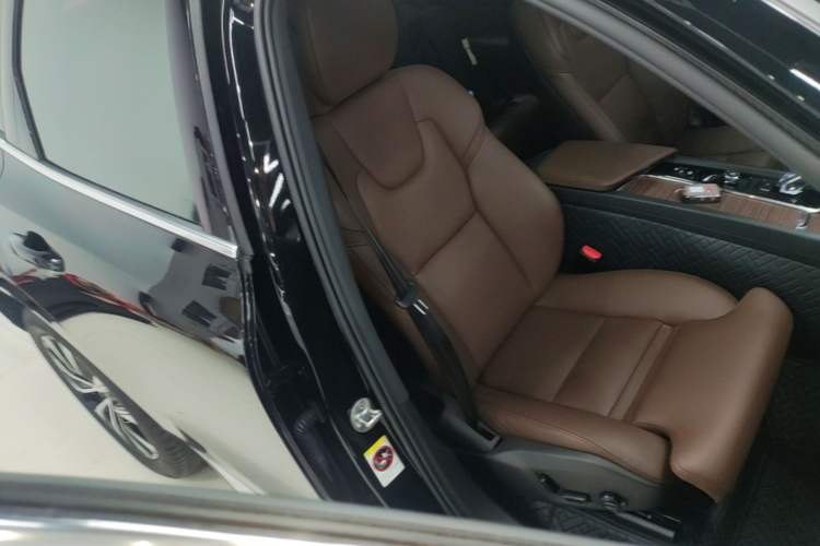 Used Volvo XC60 2025 B5 Four-Wheel Drive Smart & Advanced Luxury Edition Right Front Seat