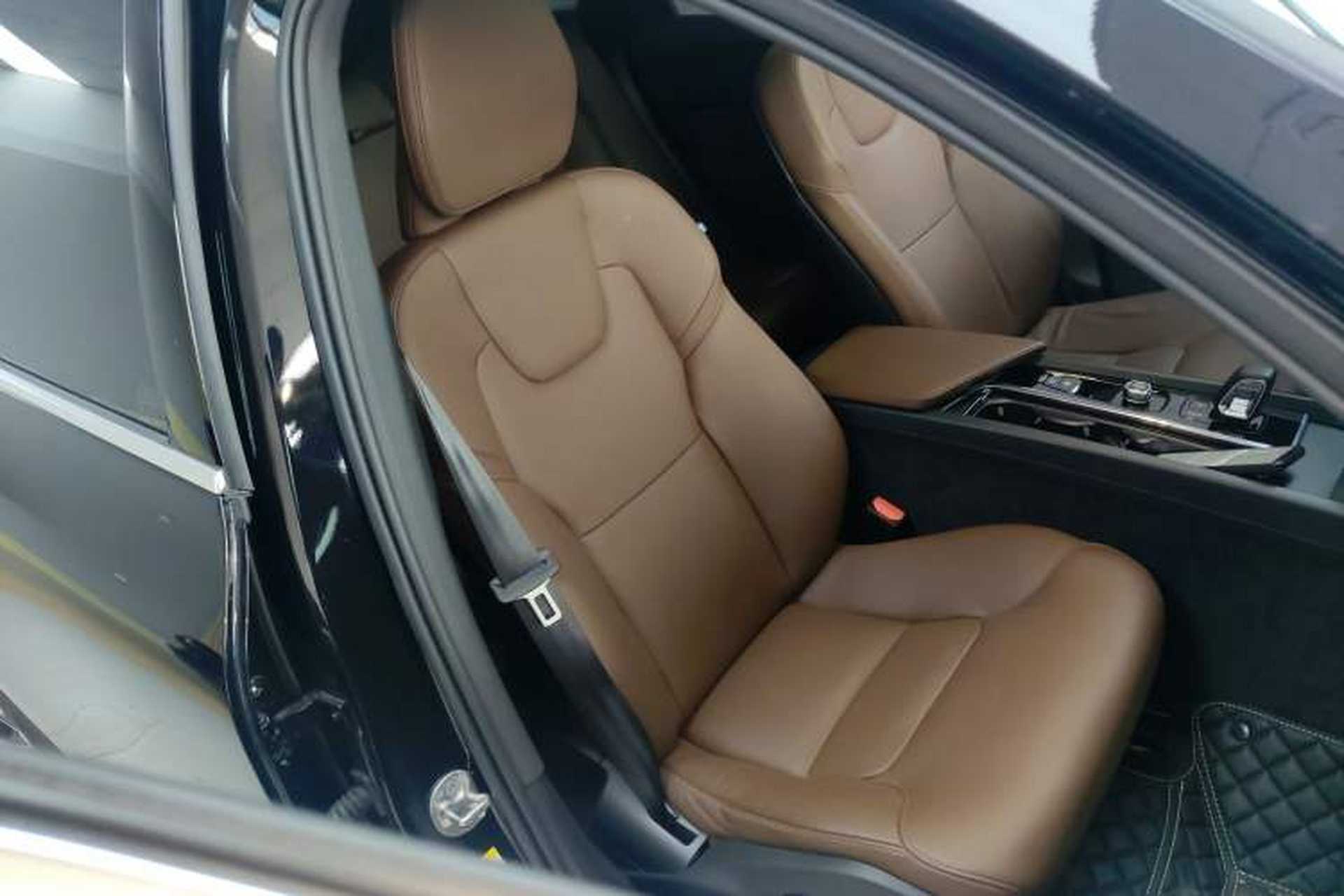 Used Volvo XC60 2025 B5 4x4 Smart Luxury Edition Right Front Seat