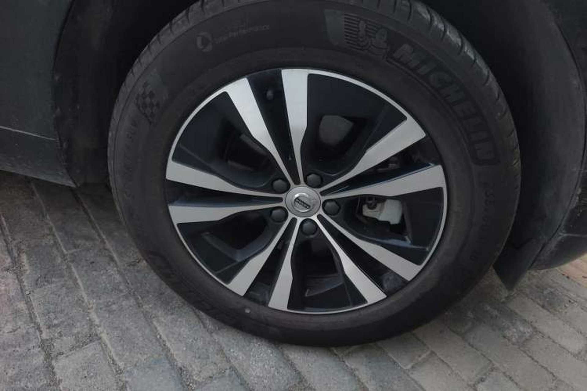 Used Volvo XC60 2025 B5 4x4 Smart Luxury Edition Right Front Wheel Hub