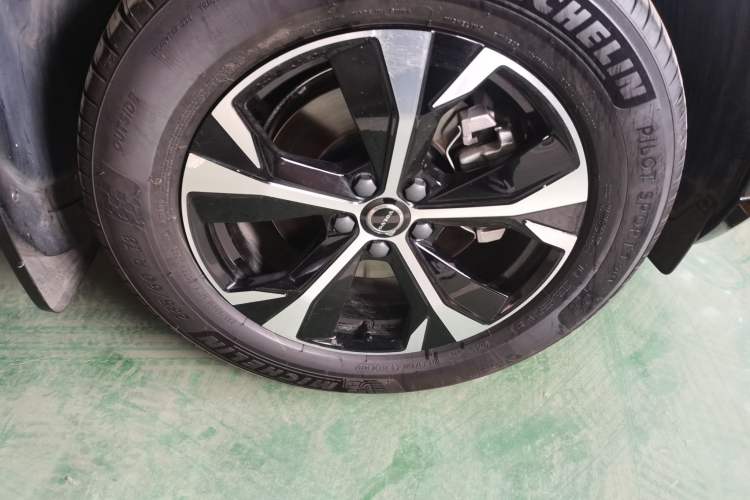 Used Volvo XC60 2025 B5 4x4 Smart Luxury Edition Right Front Wheel Hub