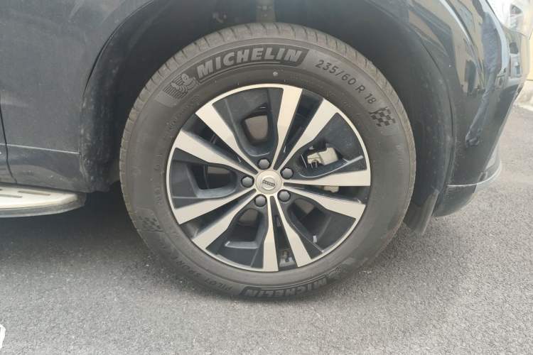 Used Volvo XC60 2025 B5 4x4 Smart Luxury Edition Right Front Wheel Hub