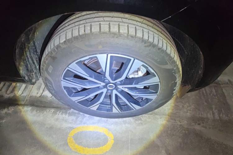 Used Volvo XC60 2025 B5 Four-Wheel Drive Smart & Advanced Luxury Edition Right Front Wheel Hub