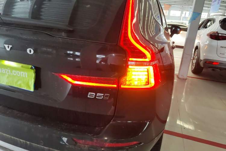 Used Volvo XC60 2025 B5 Four-Wheel Drive Smart & Advanced Luxury Edition Right Rear Taillight