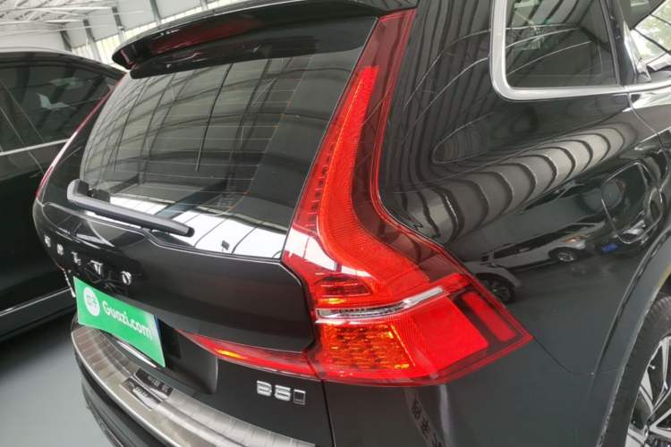 Used Volvo XC60 2025 B5 Four-Wheel Drive Smart & Advanced Luxury Edition Right Rear Taillight
