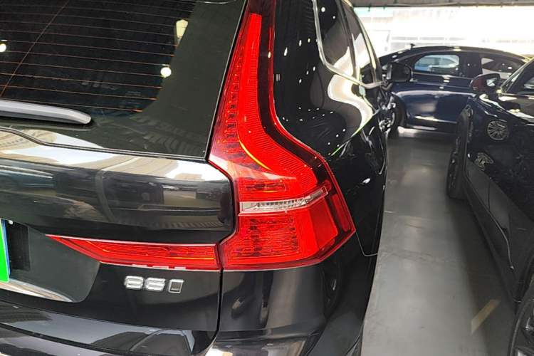 Used Volvo XC60 2025 B5 Four-Wheel Drive Smart & Advanced Luxury Edition Right Rear Taillight