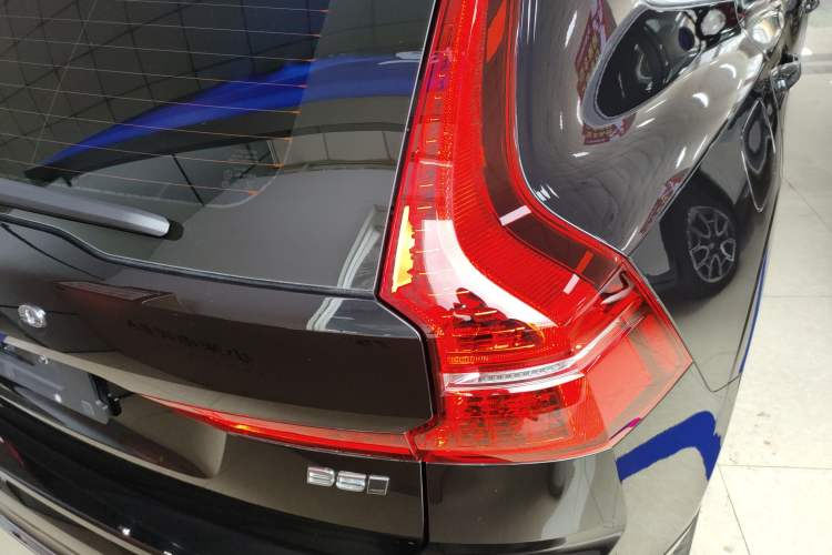 Used Volvo XC60 2025 B5 Four-Wheel Drive Smart & Advanced Luxury Edition Right Rear Taillight