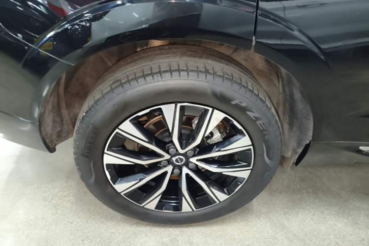 Used Volvo XC60 2025 B5 Four-Wheel Drive Smart & Advanced Luxury Edition Right Rear Wheel Hub