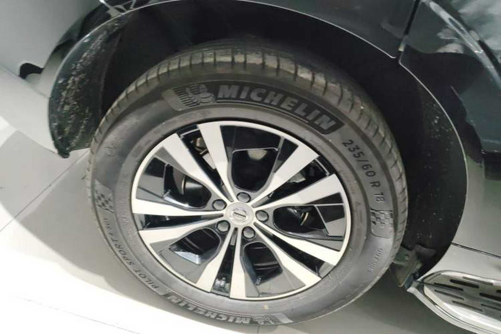 Used Volvo XC60 2025 B5 4x4 Smart Luxury Edition Right Rear Wheel Hub