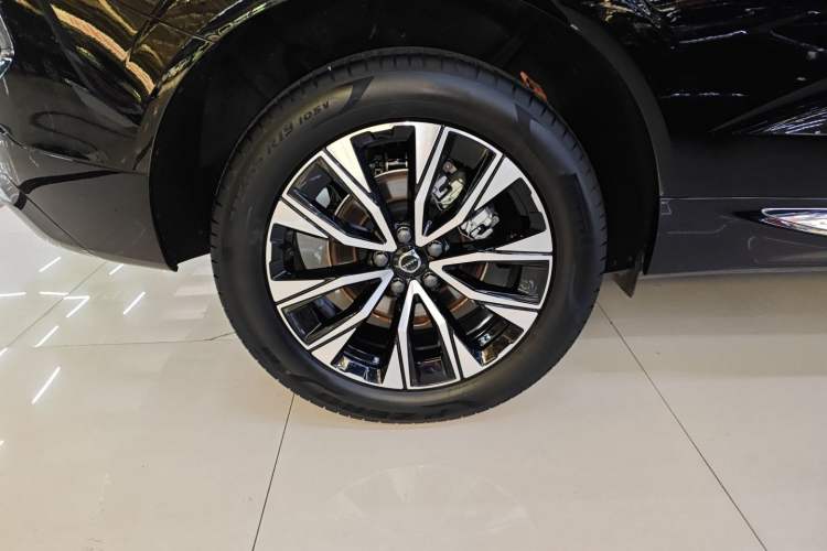 Used Volvo XC60 2025 B5 Four-Wheel Drive Smart & Advanced Luxury Edition Right Rear Wheel Hub