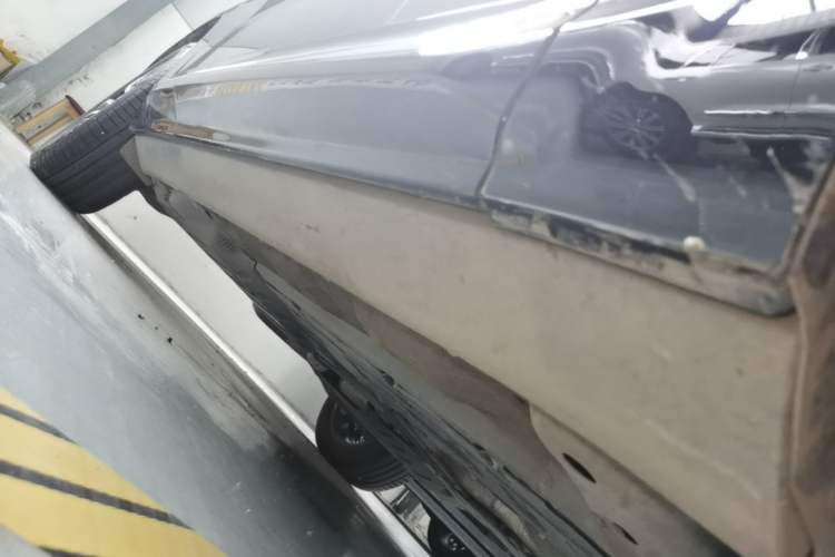 Used Volvo XC60 2025 B5 Four-Wheel Drive Smart & Advanced Luxury Edition Right Side Sill