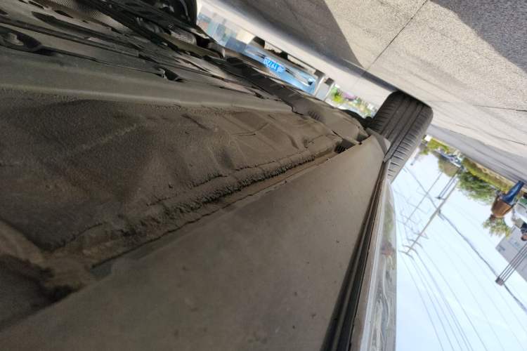 Used Volvo XC60 2025 B5 4x4 Smart Luxury Edition Right Side Sill