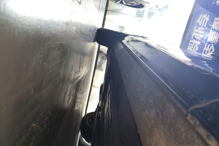 Used Volvo XC60 2025 B5 Four-Wheel Drive Smart & Advanced Luxury Edition Right Side Sill