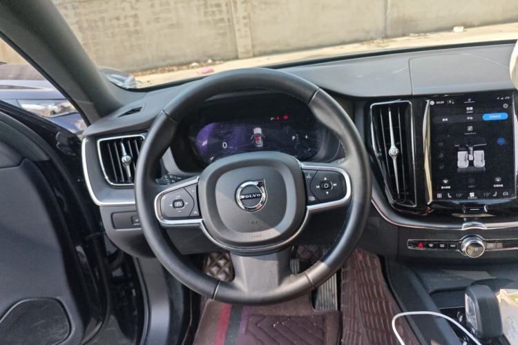 Used Volvo XC60 2025 B5 4x4 Smart Luxury Edition Steering Wheel