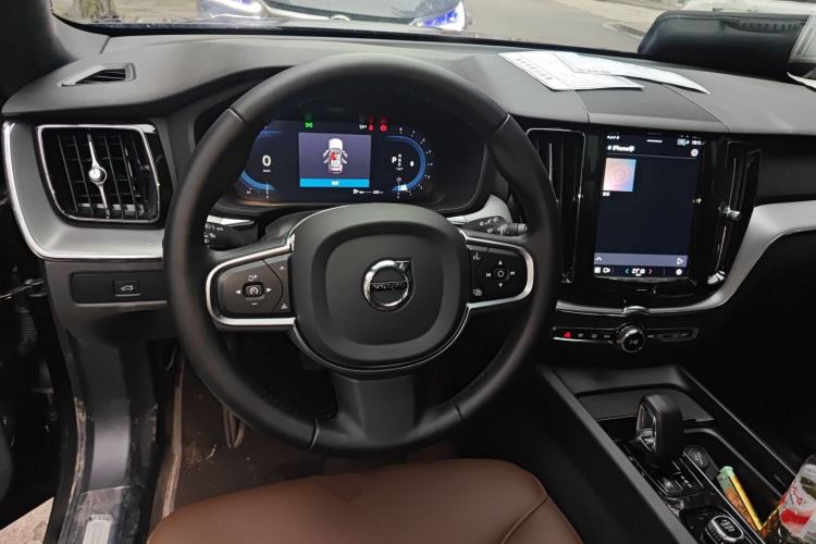Used Volvo XC60 2025 B5 4x4 Smart Luxury Edition Steering Wheel