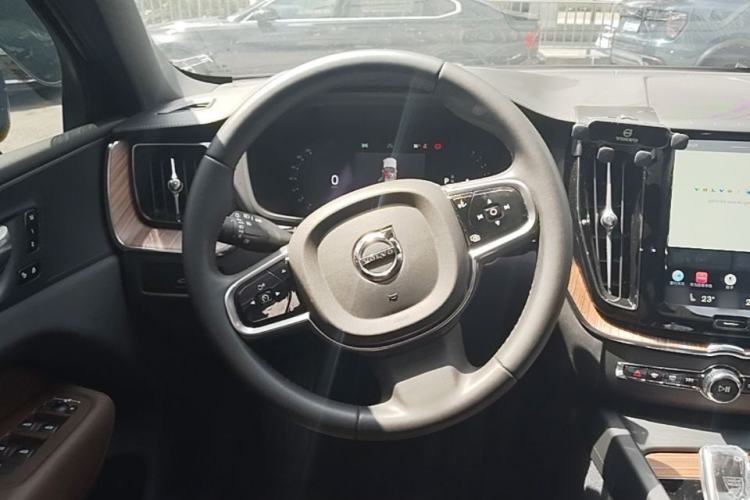 Used Volvo XC60 2025 B5 Four-Wheel Drive Smart & Advanced Luxury Edition Steering Wheel