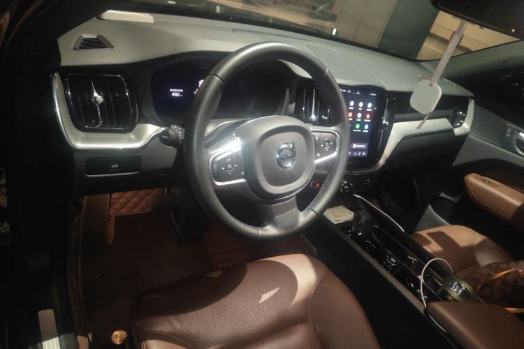Used Volvo XC60 2025 B5 4x4 Smart Luxury Edition Steering Wheel