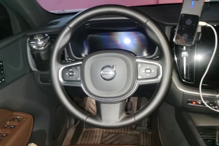 Used Volvo XC60 2025 B5 4x4 Smart Luxury Edition Steering Wheel