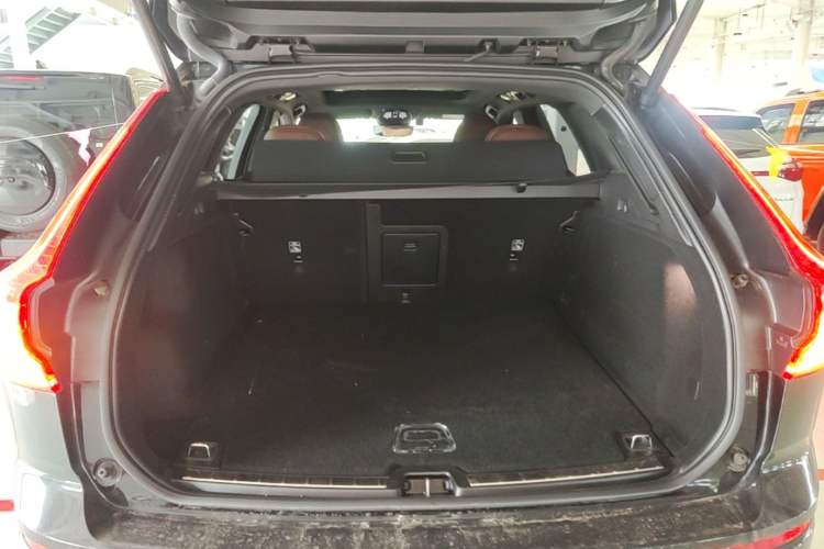 Used Volvo XC60 2025 B5 Four-Wheel Drive Smart & Advanced Luxury Edition Trunk