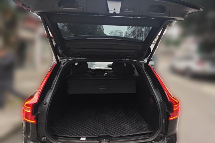 Used Volvo XC60 2025 B5 4x4 Smart Luxury Edition Trunk