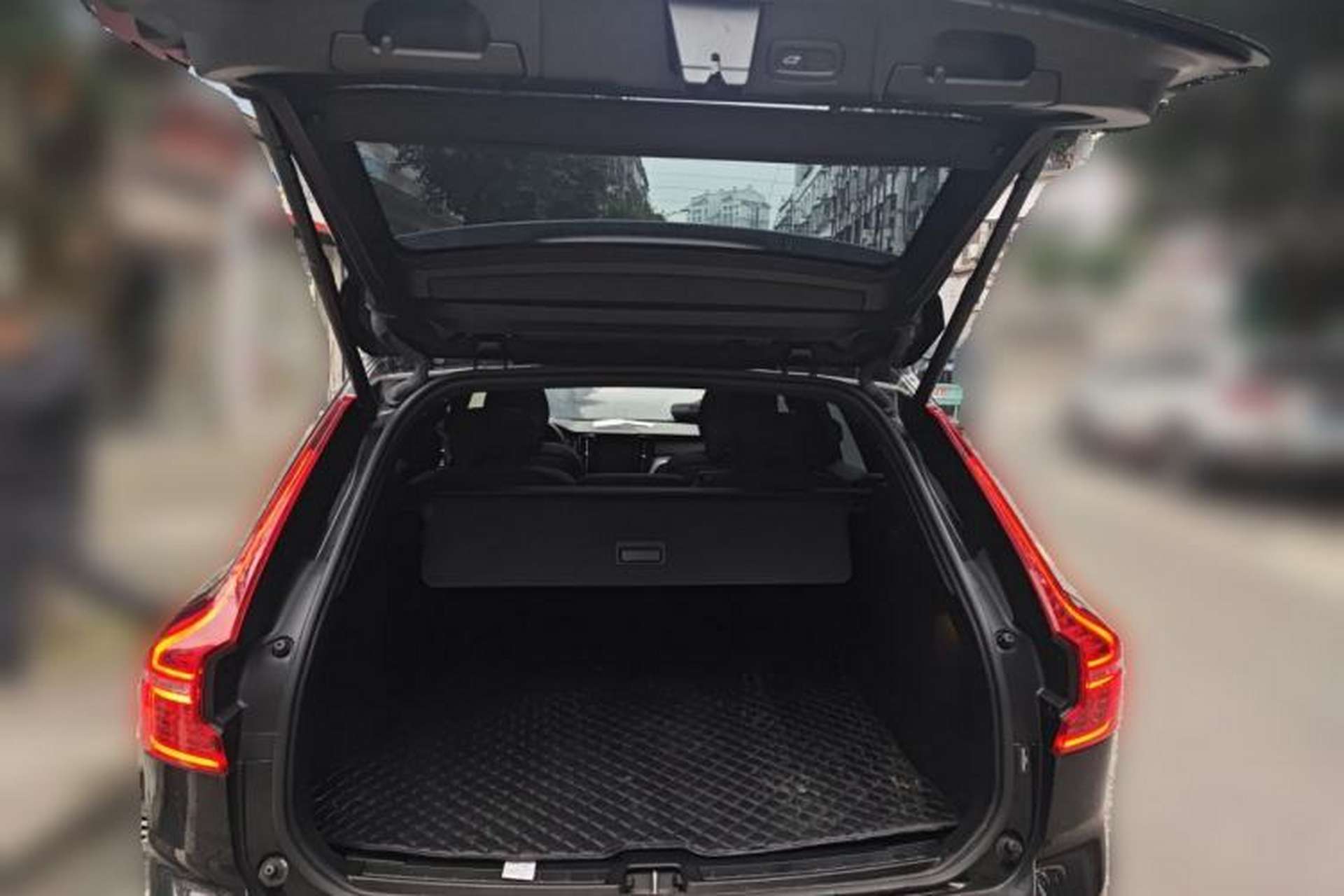 Used Volvo XC60 2025 B5 4x4 Smart Luxury Edition Trunk