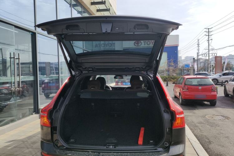 Used Volvo XC60 2025 B5 4x4 Smart Luxury Edition Trunk