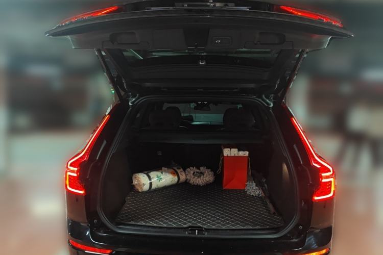Used Volvo XC60 2025 B5 4x4 Smart Luxury Edition Trunk