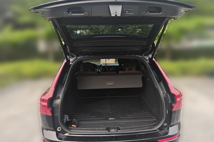 Used Volvo XC60 2025 B5 4x4 Smart Luxury Edition Trunk