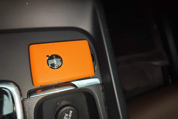 Used Volvo XC60 2025 B5 4x4 Smart Luxury Edition Vehicle Key