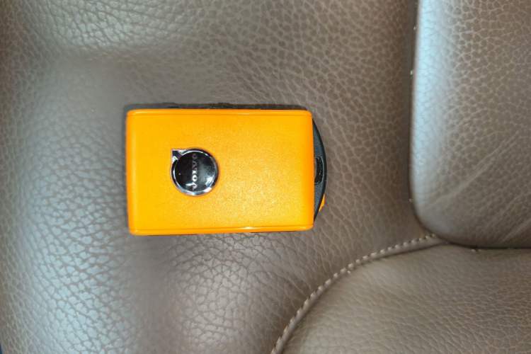 Used Volvo XC60 2025 B5 4x4 Smart Luxury Edition Vehicle Key