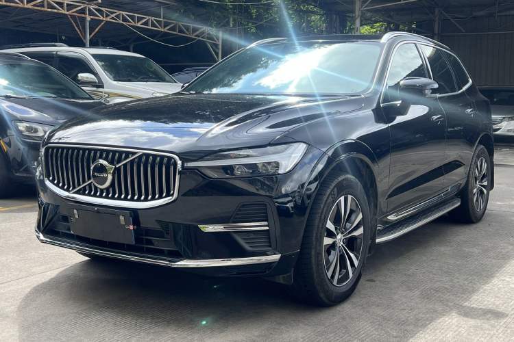 Volvo XC60 2025 B5 4x4 Smart Luxury Edition