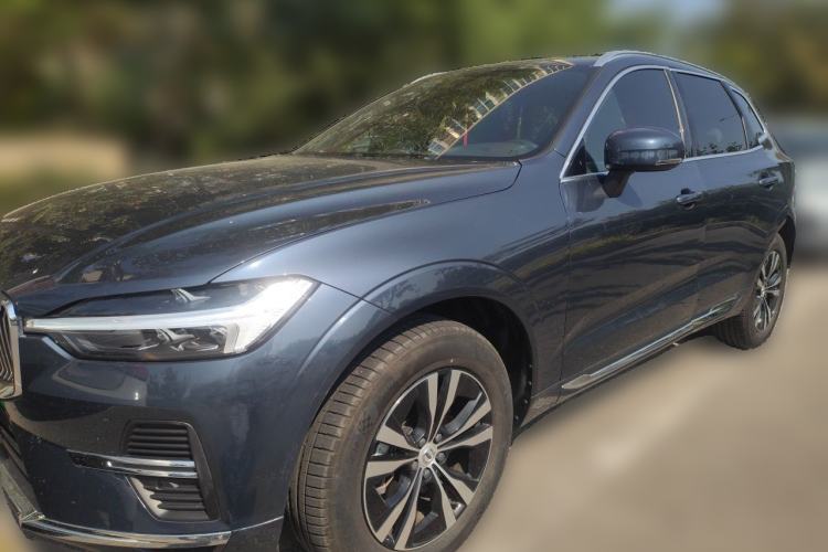 Volvo XC60 2025 B5 4x4 Smart Luxury Edition